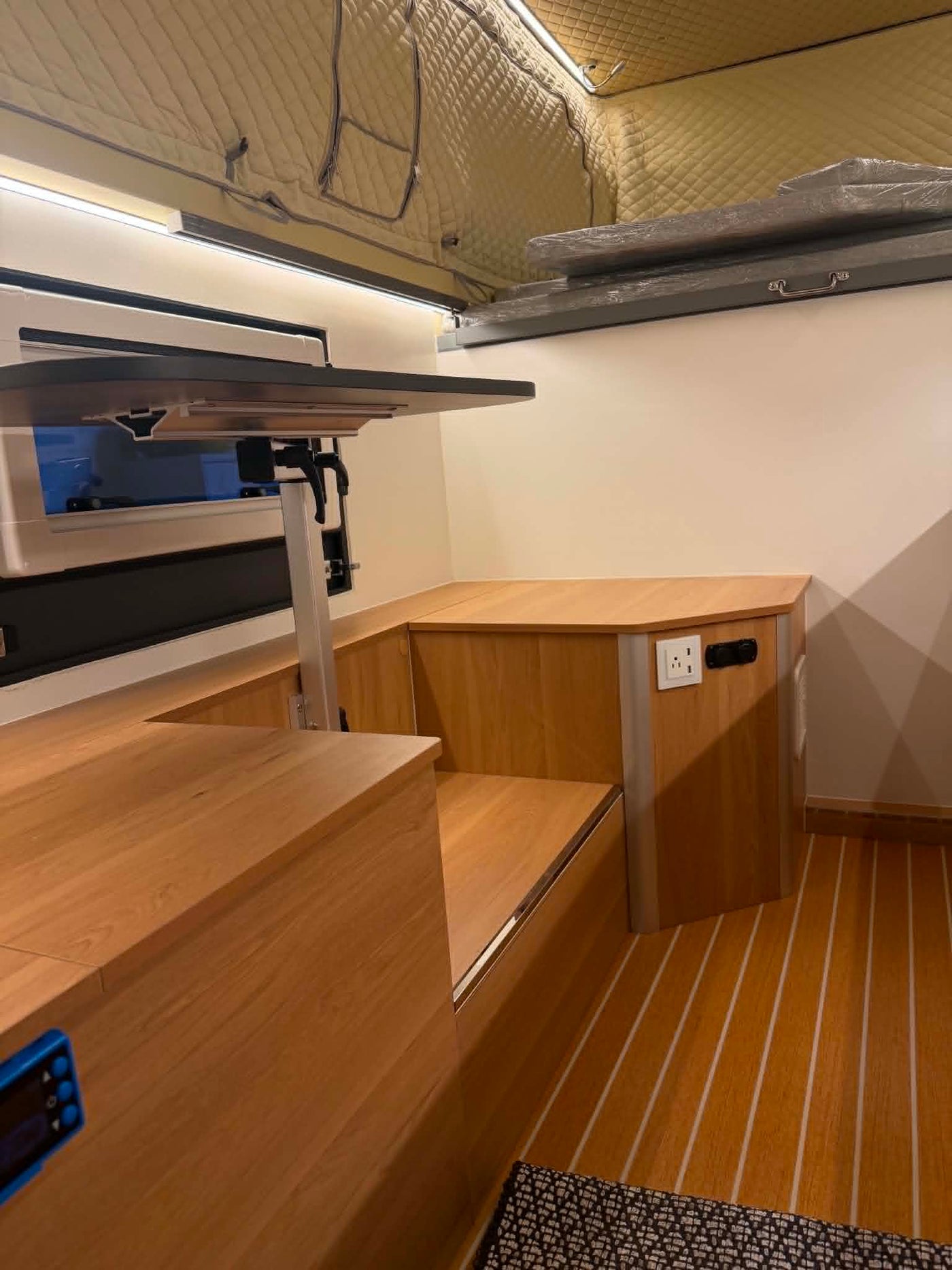 North / South Seating w/o Slideout Storage