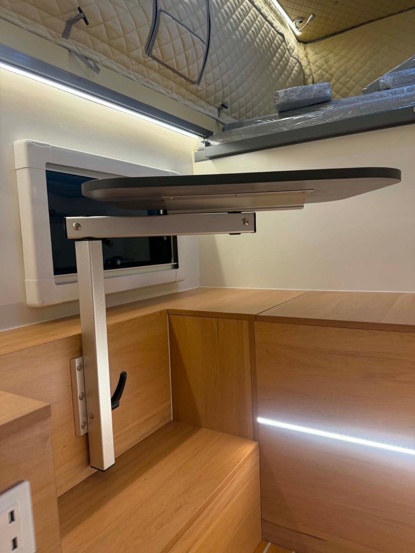North / South Seating w / Slideout Storage