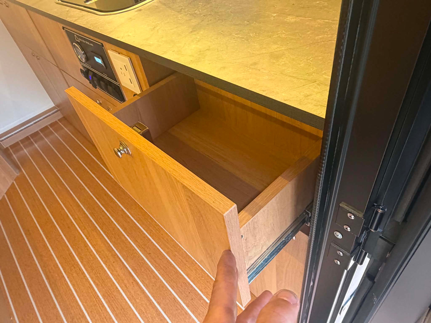 North / South Seating w/o Slideout Storage