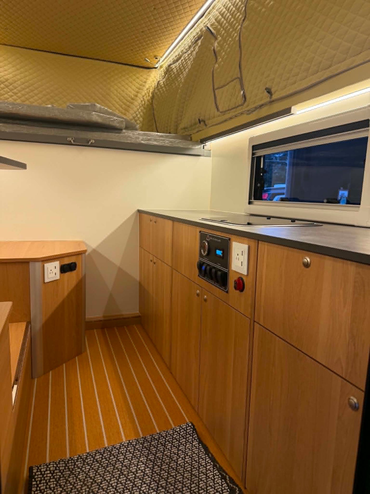 North / South Seating w/o Slideout Storage